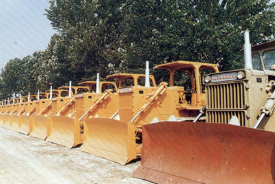 產(chǎn)品整裝待發(fā)。自1984年對(duì)銷售實(shí)行了承包責(zé)任制，調(diào)動(dòng)了職工的積極性，增強(qiáng)了責(zé)任感，從而改變了過去等、靠、要的被動(dòng)局面。